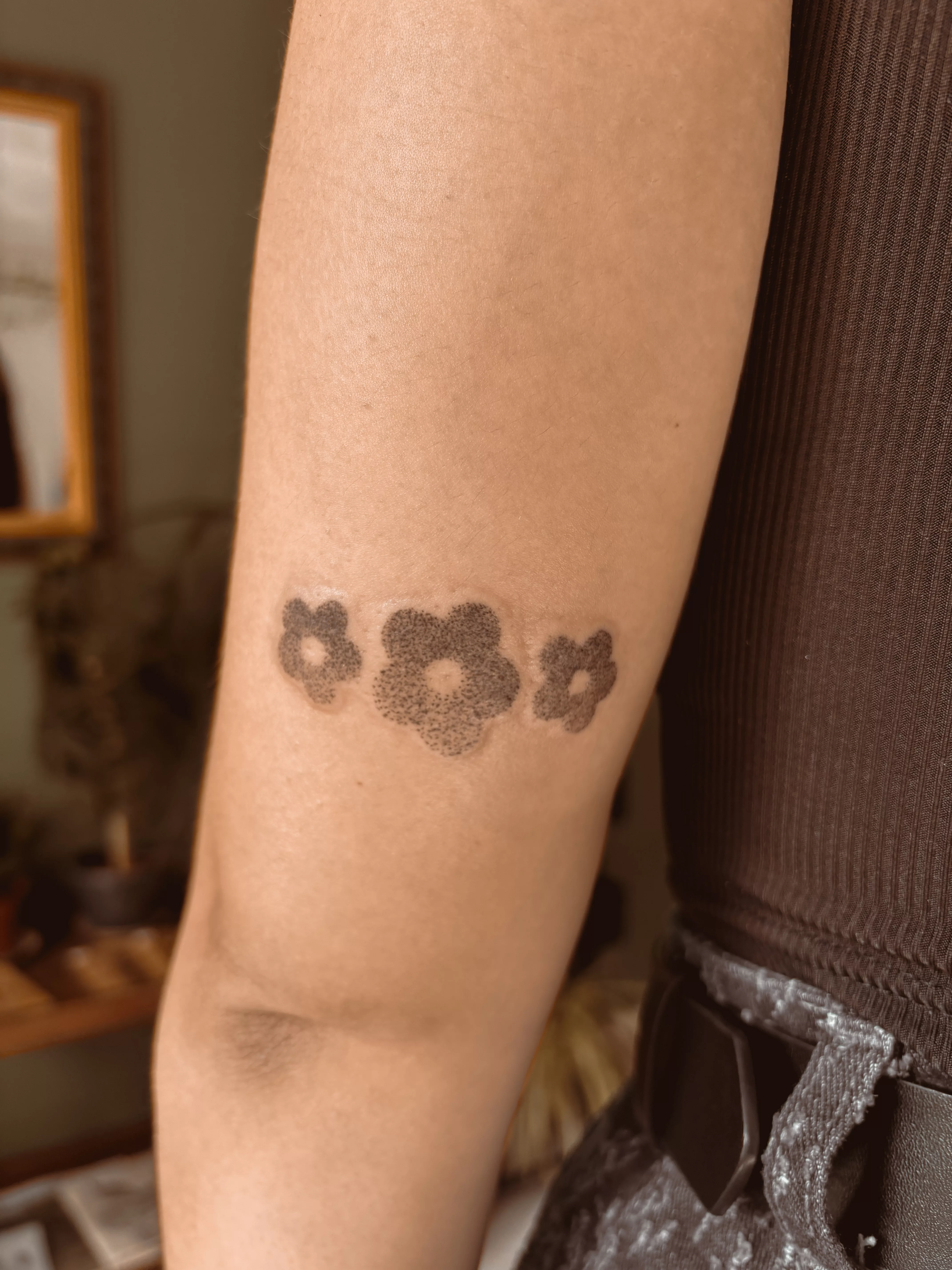 Tatouage épaule mandala fleur on Craiyon, image size:4284x5712