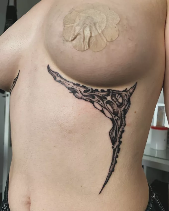 Illustration pour &laquo; Premier contact avec un tatoueur : quoi envoyer pour avoir une r&eacute;ponse utile &raquo; au Studio Pixel &agrave; Grenoble