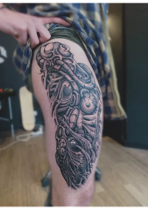 Illustration pour &laquo; Devenir tatoueur &agrave; Grenoble : dessin, hygi&egrave;ne, apprentissage, r&eacute;alit&eacute; du m&eacute;tier &raquo; au Studio Pixel &agrave; Grenoble