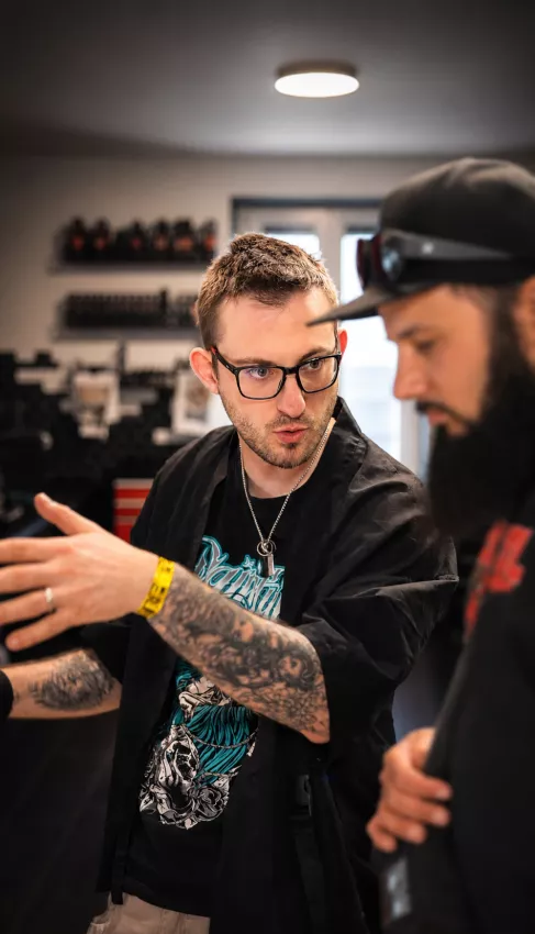 Seb, formateur piercing au Studio Pixel