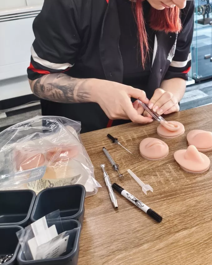 Formation piercing au Studio Pixel &agrave; Grenoble